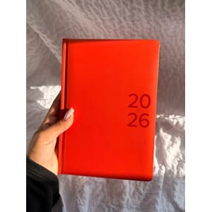 KALENDER 2026 7.SANS DAGBOK COLOUR A5 IB KA